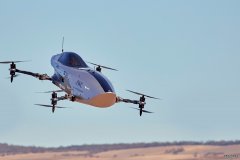 <b>Airspeeder 蓝冠有什么技术电动竞速飞行车完成首次试飞</b>
