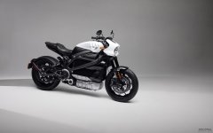 <b>LiveWire 蓝冠测速独立品牌后的首款电动机车卖得比哈雷更为平价</b>