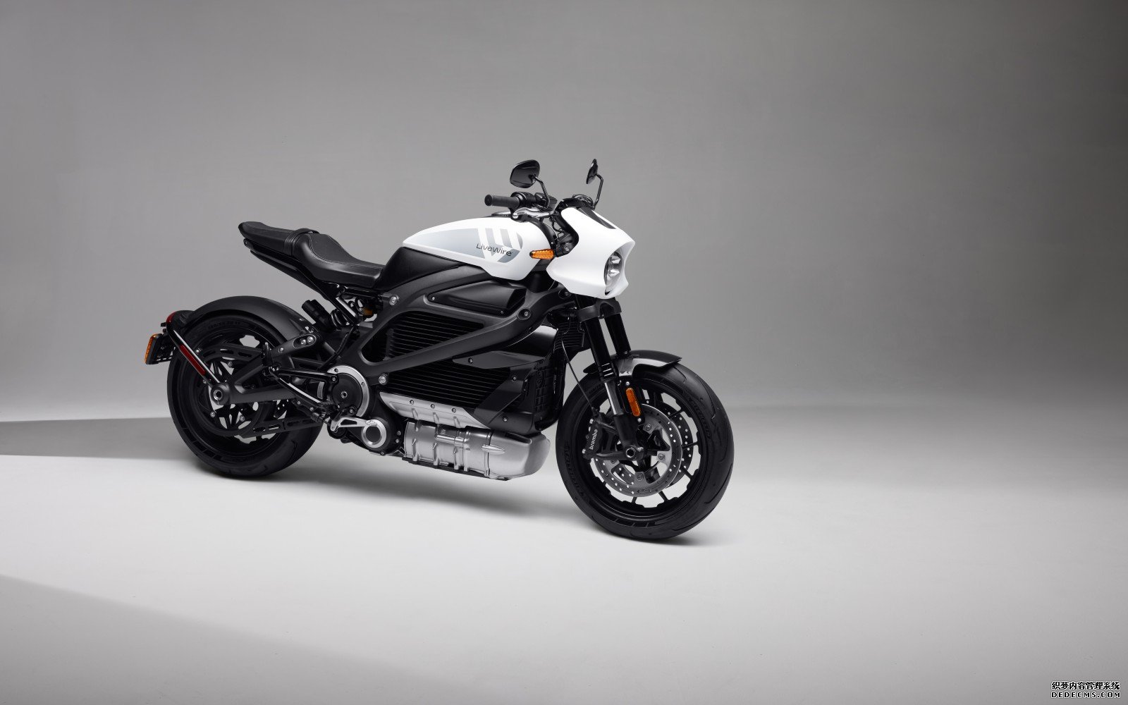 LiveWire 蓝冠测速独立品牌后的首款电动机车卖得比哈雷更为平价