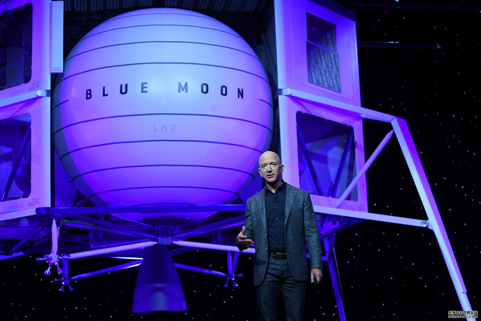 Blue Origin 蓝冠官网为挣取 NASA 的登月合约，愿意自行吸收 20 亿美元成本