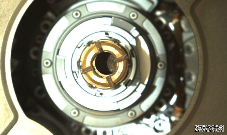 毅力号探蓝冠测速测车采集到了第一个火星土壤样本