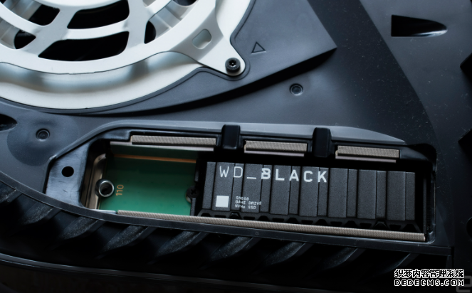 PS5 加装蓝冠官网 M.2 SSD 评测、教学：原装 vs WD Black SN850 速度对决