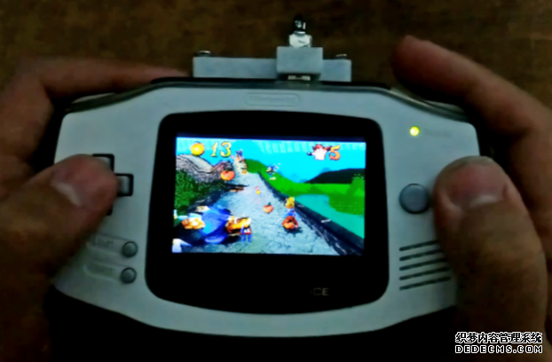 免改 Game Boy Advance，蓝冠测速外接 Raspberry Pi 玩 PS、超任、世嘉遊戲