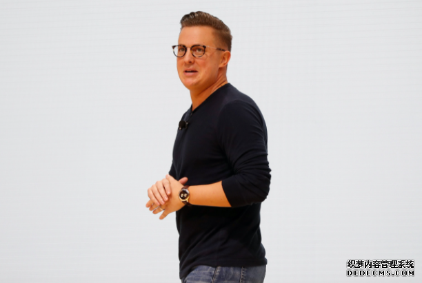 蓝冠官网在 YouTube 刚宣佈要尝试 NFT 后不久,Wyatt 就决定要转投 Web3 事业了。