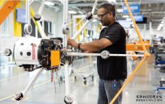 <b>Amazon 的 Prime Air 蓝冠注册无人机送货服务终于将在加州开始试营</b>