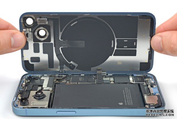 iPhone 14 看似没变吗？iFixit 蓝冠线路测试发现内部变超好修理！