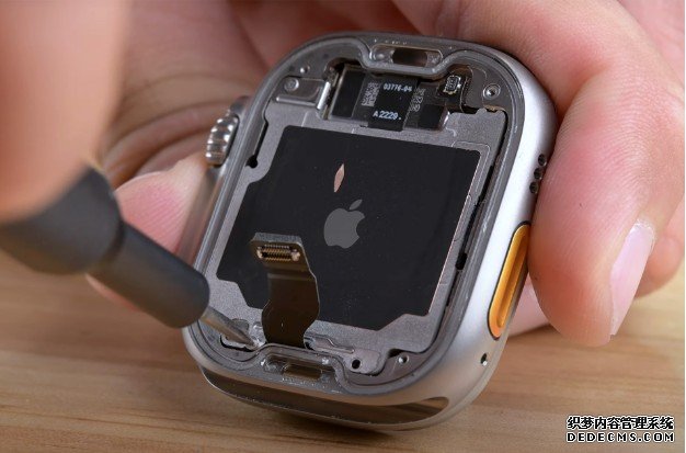 蓝冠注册Apple Watch Ultra 拆机报告肯定强固设计，同时也显示维修难度很高