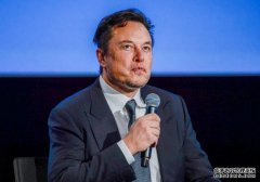<b>传 Elon Musk 正考蓝冠注册虑在 Twitter 进一步裁员</b>