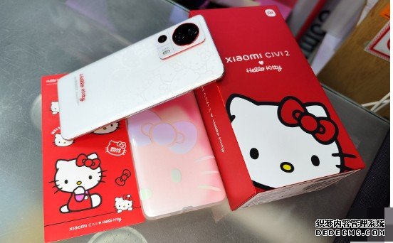 小米 Civi 2 Hello Kitty 蓝冠测速潮流限定版登陆香港，在阳光下机身呈现惊喜！