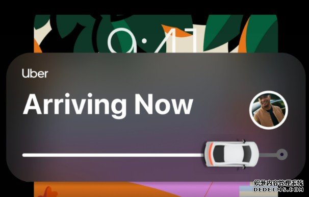 Uber 在 iPhone 的萤幕锁定高德注册平台画面上显示预约叫车进度