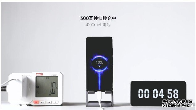 小米展示 300W 有线快充蓝冠测速，5 分钟充满 4,100mAh 电池