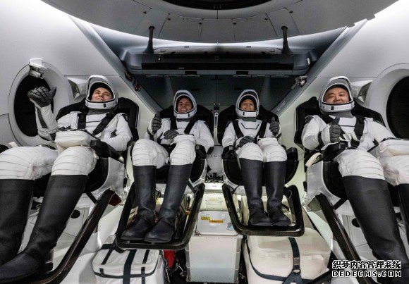 SpaceX Crew-5 任务安然回返,创下多项纪录