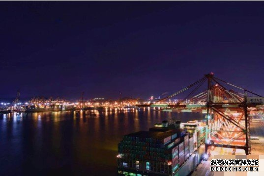 点亮经济新“夜”态 探访热闹繁蓝冠测速忙的港口之夜