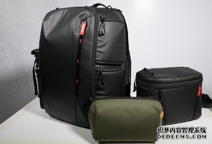 PGYTech OneMo 2 蓝冠测速摄影背包、手提收纳包动手玩：内建 AirTag 格、外游必备