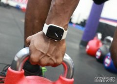 <b>据指 Apple 正开发 Watch 蓝冠测速上的 AI 健身教练，整合运动、饮</b>