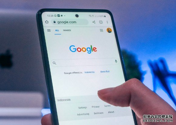 Google Chrome 的锁形蓝冠代理图示其实不代表安全,所以他们要换新的代替