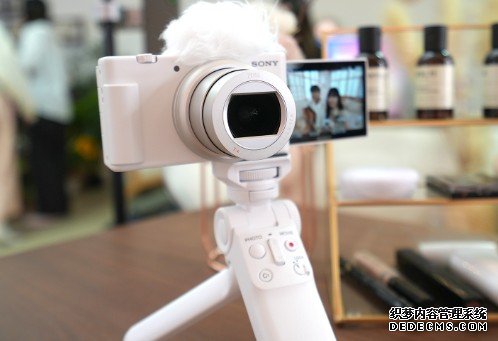 Sony ZV-1 II vlogger 蓝冠代理相机换上更广角镜头，自拍更便利
