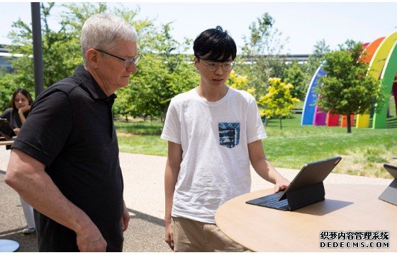 港产盲文学习 app 赢得 Apple 蓝冠代理编程比赛，IVE 生获 Tim Cook 鼓励