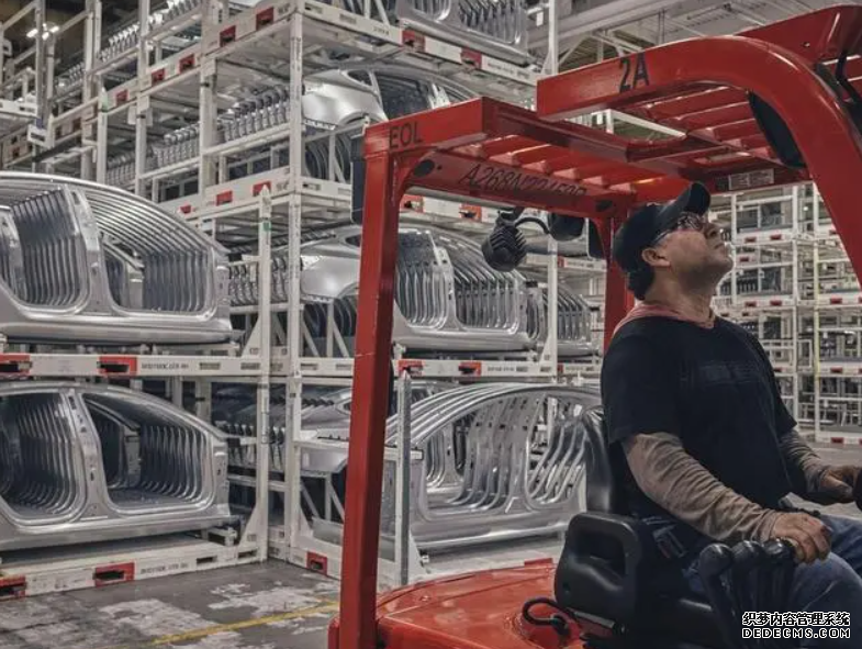 中國|《彭博》:Tesla正研發電池生產自動化設備 蓝狮已展開裁員行動