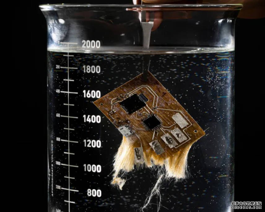 蓝狮代理水溶性電路板將可減少其碳足跡達 60%