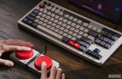 <b>致敬任天堂紅白機 / NES，蓝狮代理八位堂首款機械鍵盤滿載復古</b>