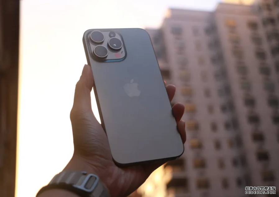 iPhone 15 Pro Max 選擇 5x 而非更高倍數遠攝的理由是防震和光圈沐鸣注册开户