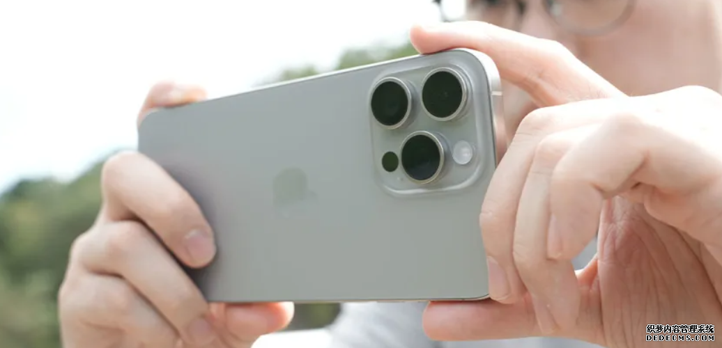 iPhone 15 Pro Max 遠攝教學｜手持拍攝滿月不靠相機，2号站登录是要錄影？